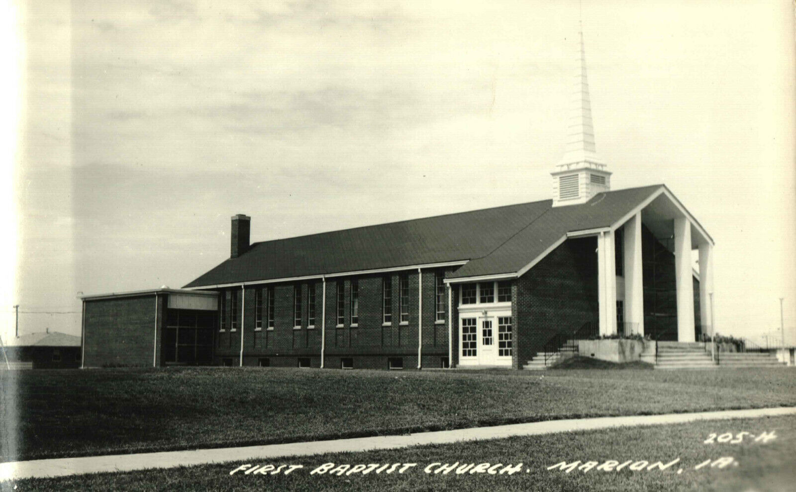 Postcard First Baptist Church Marion IA Iowa