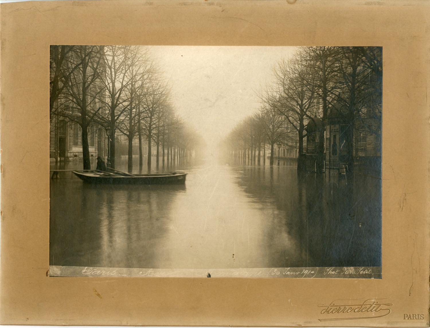Paris, avenue Montaigne, the floods of January 30, 1910 Vintage silver print