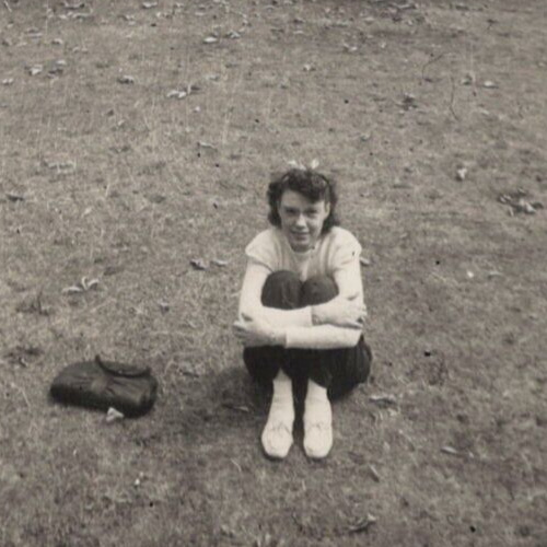 5R Photograph Pretty Woman Sitting Alone In Park With Purse 1930's Lovely Lady 