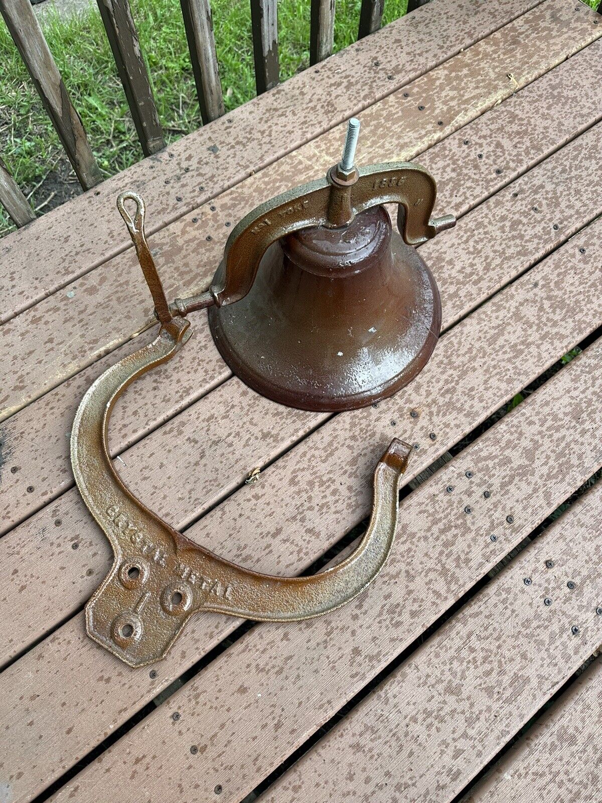 Rare 1886 C.S. Cast Iron Upright #1 Crystal Metal Large School/ Church Bell