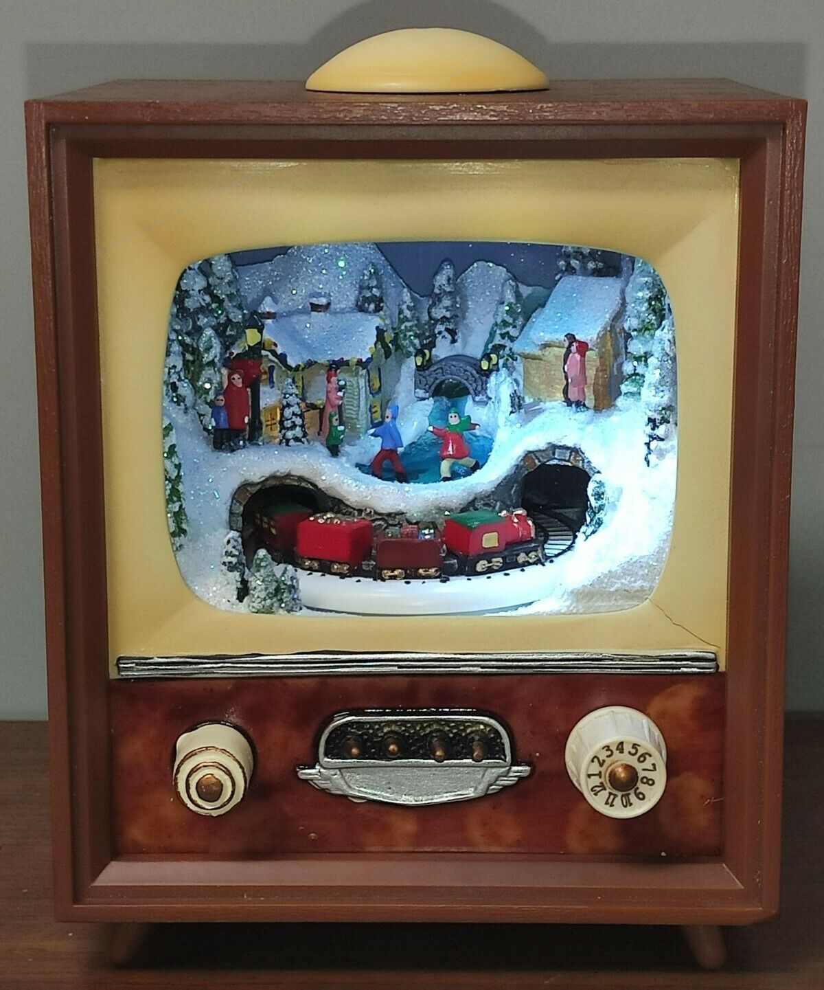Roman Amusements Small Musical TV With Moving Train In Tunnel 5.5\