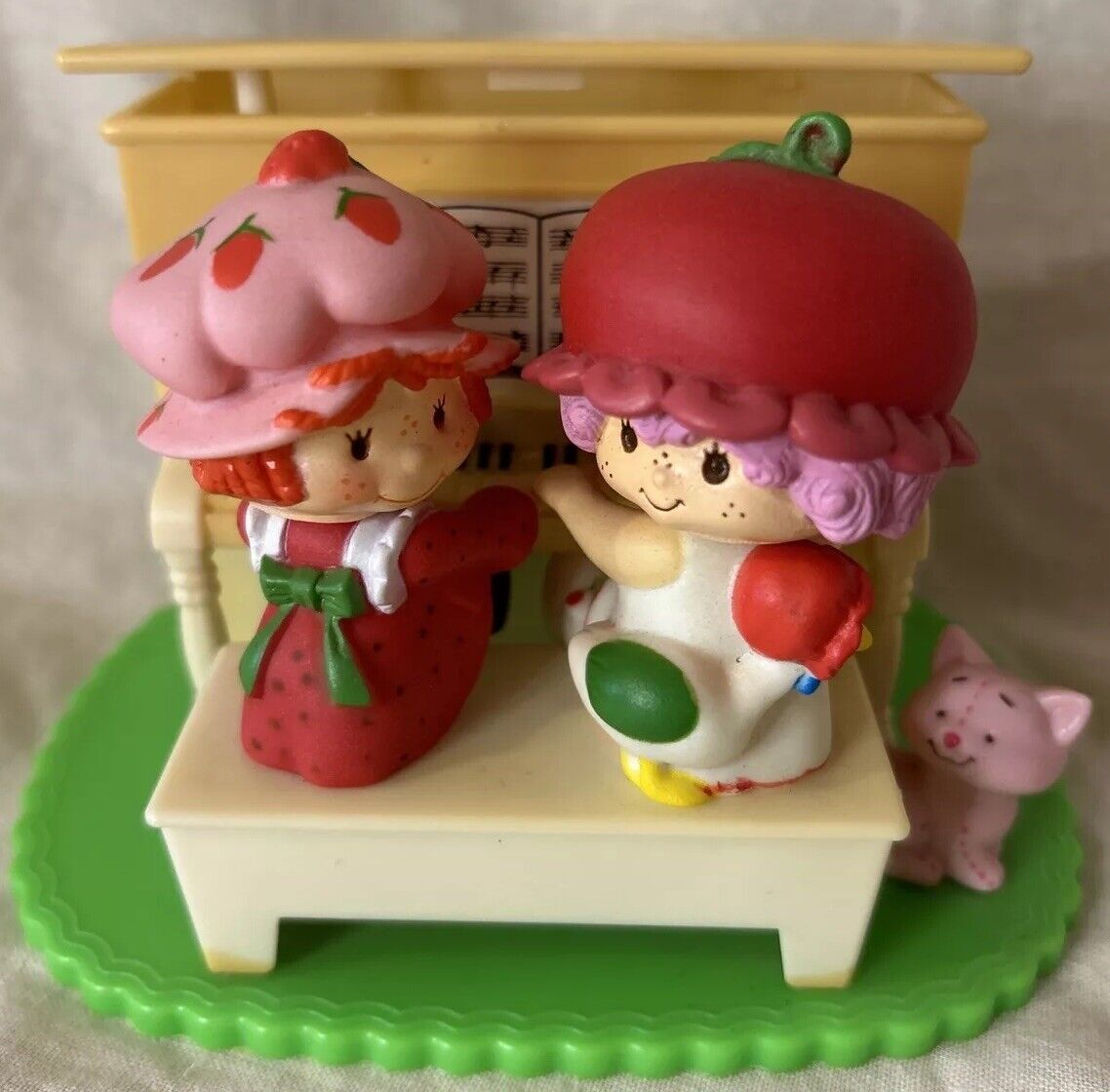 🍓 RARE 1981 Vintage Strawberry Shortcake Piano Music Box Plays “Toy Land” Song