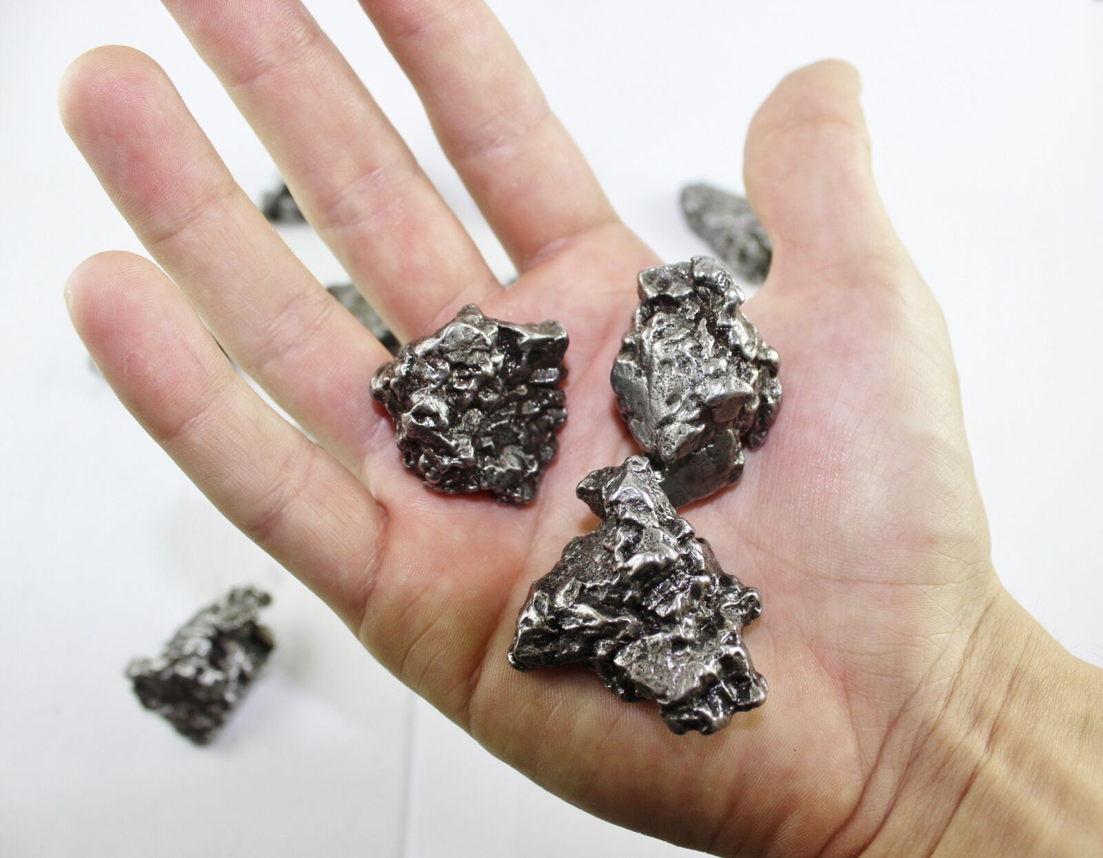 1000 GRS LOT OF CAMPO DEL CIELO METEORITE , PIECES FROM 50 TO 75 g IN SIZE