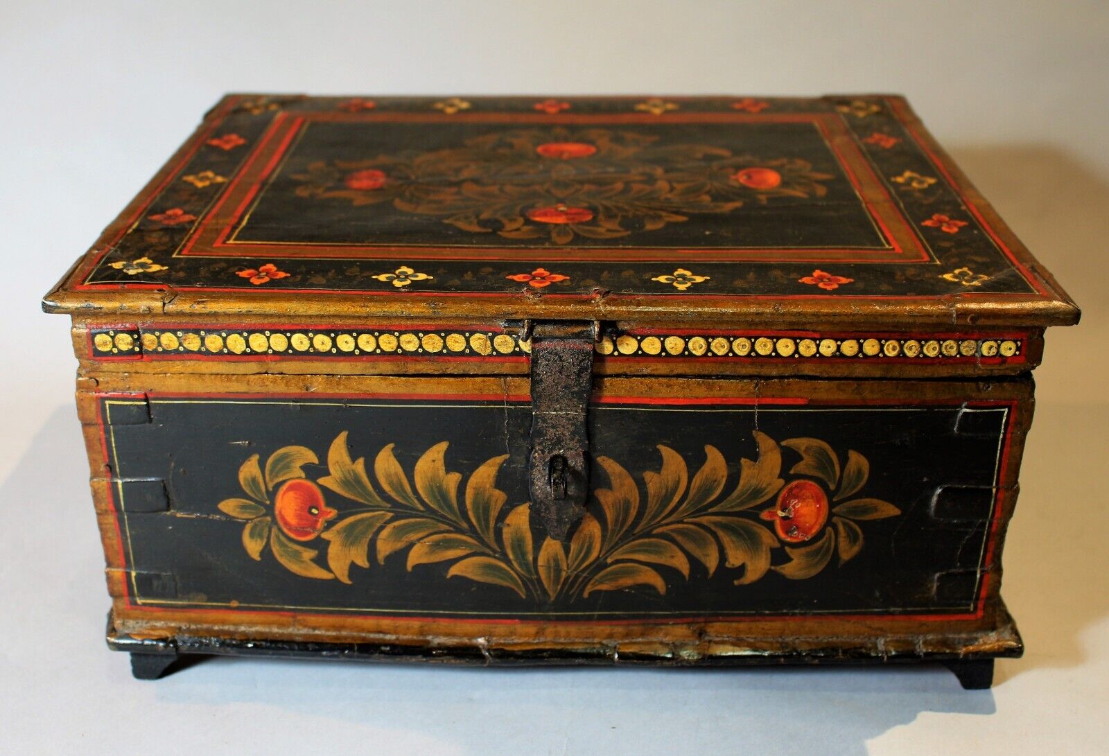 19th c. American Folk Art Enameled & Gold Stenciled Box c. 1860 (12.75\
