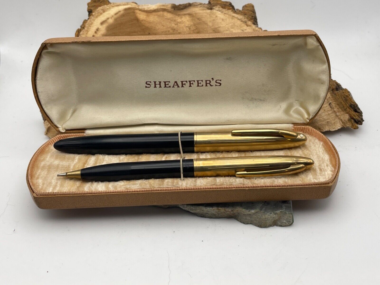 Vintage (1940's) Sheaffer Crest Deluxe Pen and Pencil set orig. case--1242.24