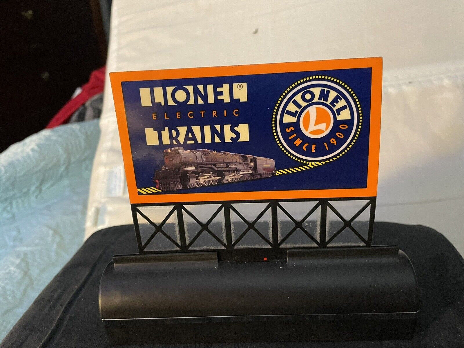 Battery Powered Lionel trains Sign