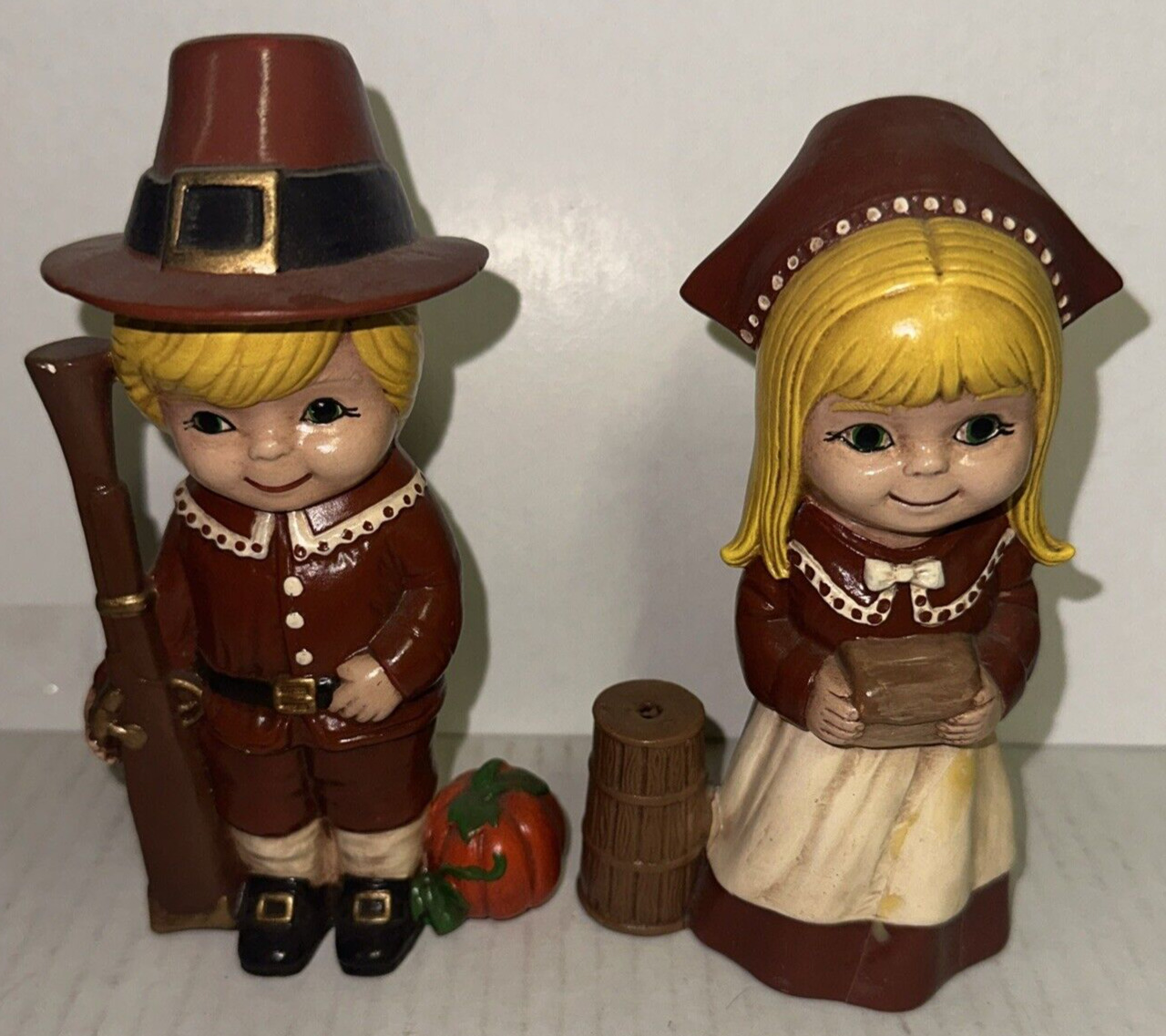 Ceramic Hand Painted Pilgrim Boy & Girl Thanksgiving Fall Autumn Decor CHIPPED