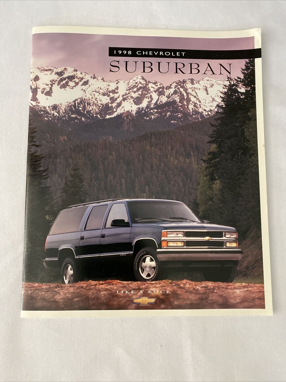 1998 Chevrolet Brochure SUBURBAN Great Info & Pictures CHEVY LIKE A ROCK (CP155)