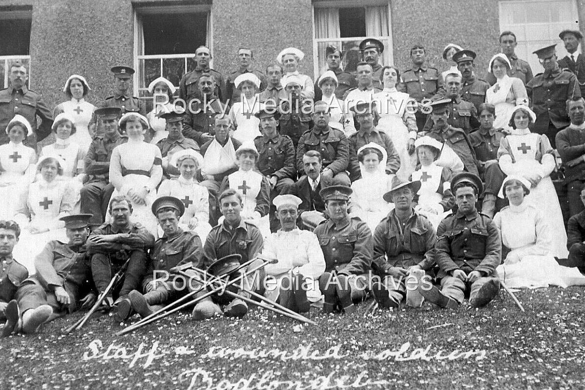 Yqw-93 WWI, Nurses, V A D Hospital, Bodlondeb, Bangor, Wales. Photo