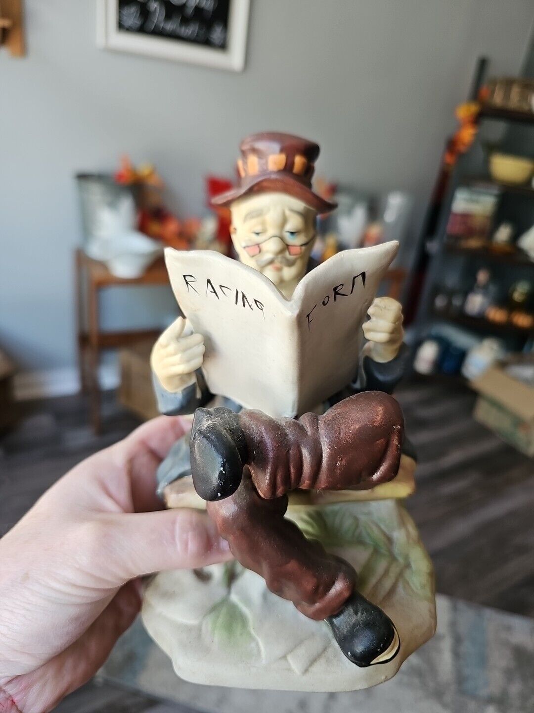CAPIDIMONTE OLD MAN READING RACING FORM FIGURINE STATUE Hand painted BY Himark