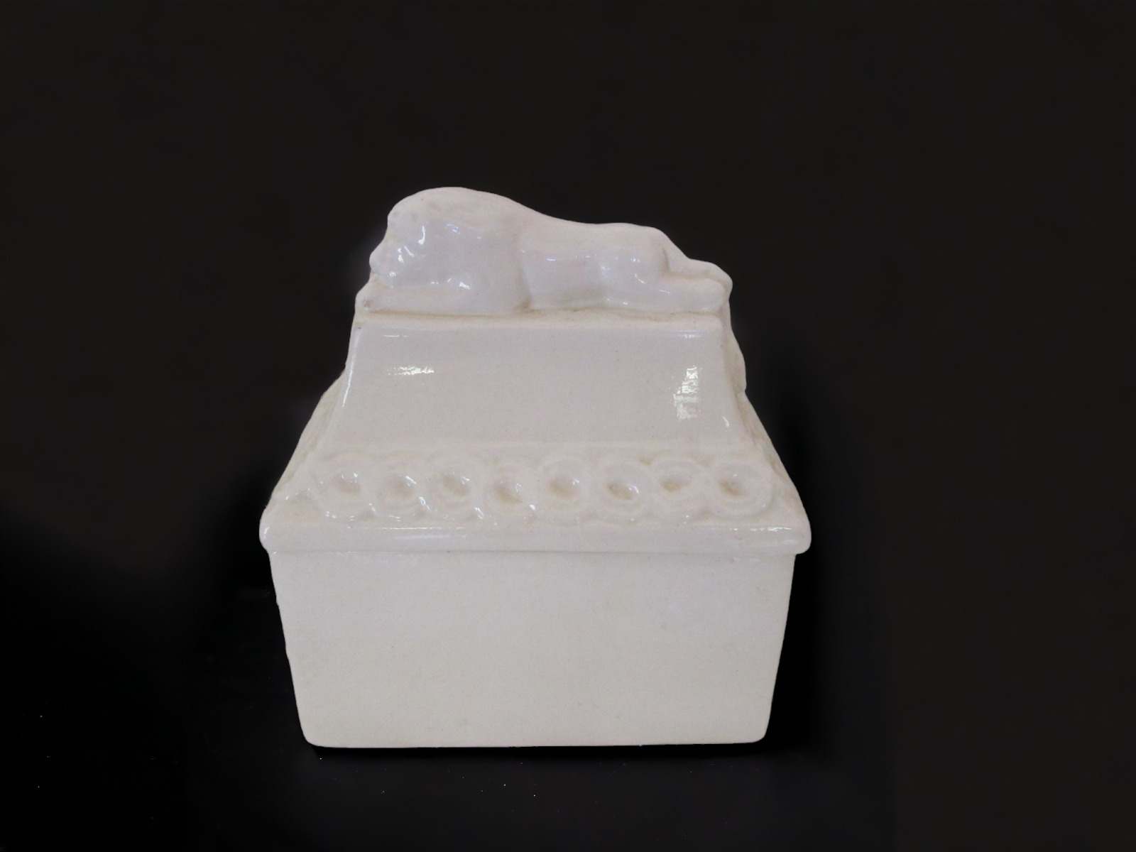 Vintage Bassanello Itay Lion Lidded White Ceramic Rectangular Box