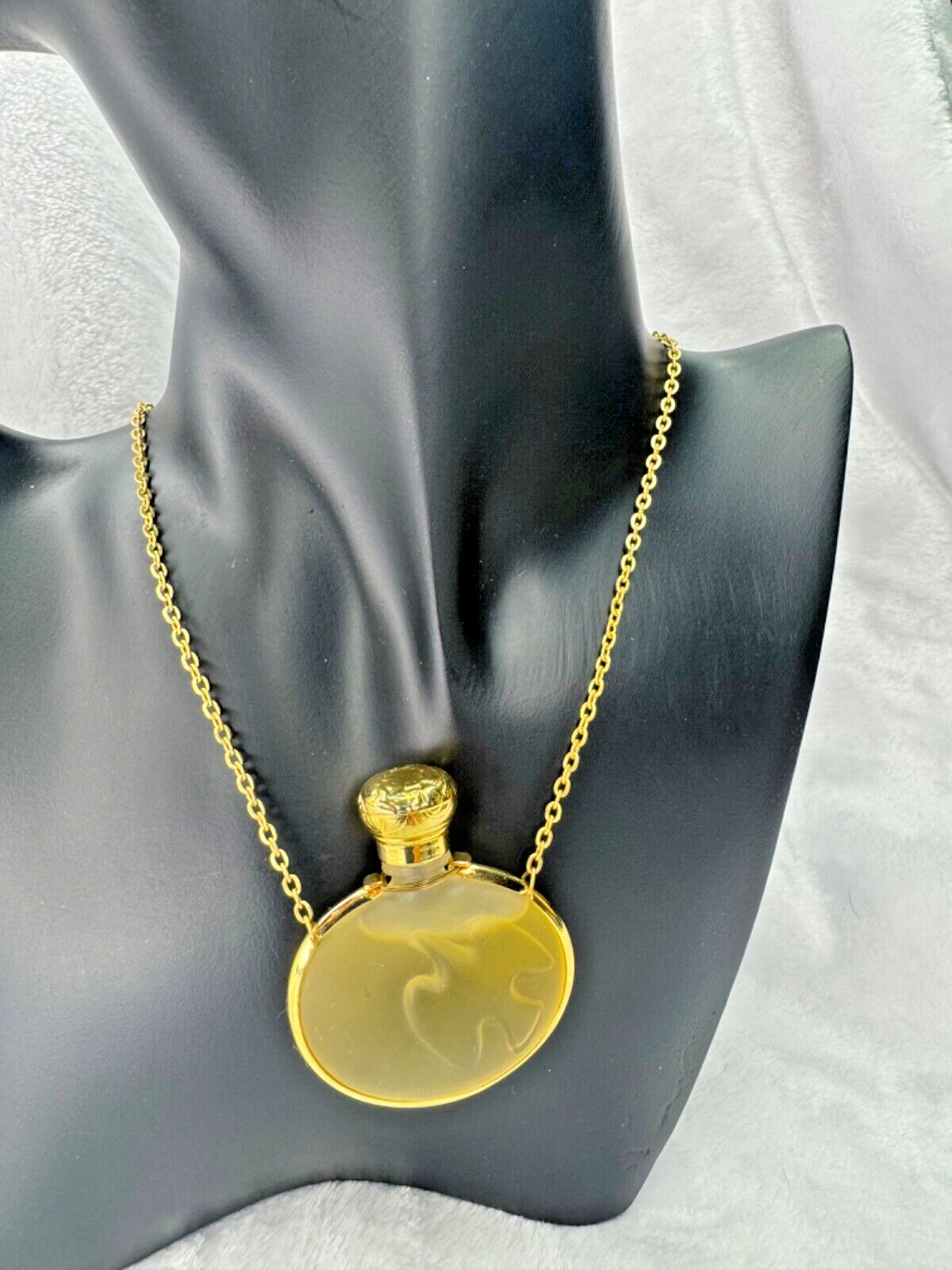 Vintage and Rare Nina Ricci L\'air Du Temps Perfume Pendant Necklace