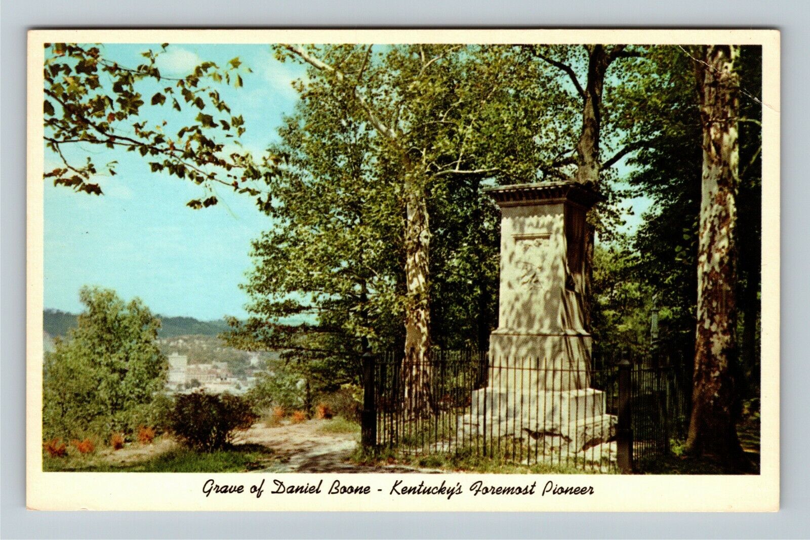 Frankfort KY-Kentucky, Grave Daniel Boone, Monument, Vintage Postcard