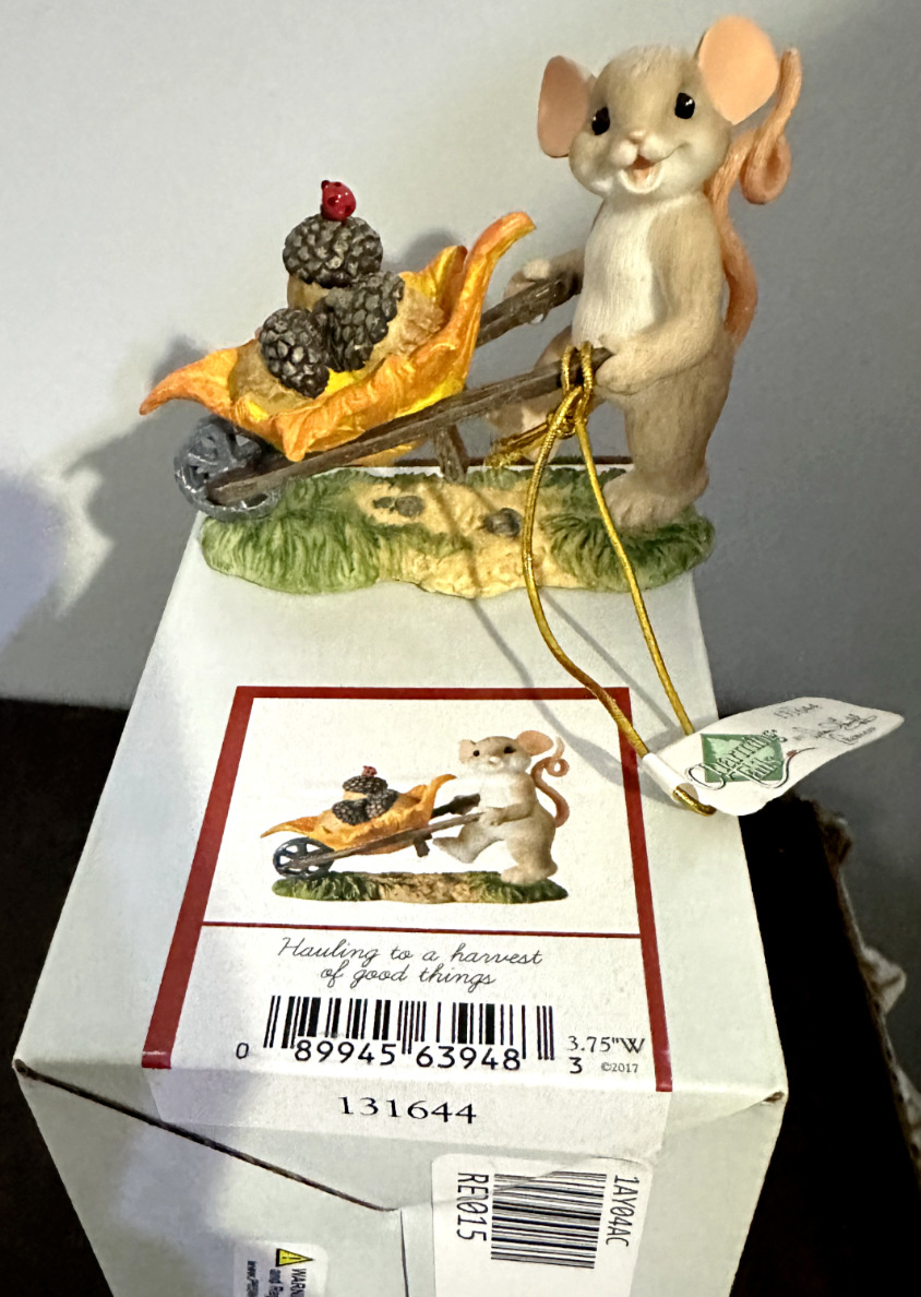 Charming Tails  - Hauling to a harvest of good things 131644 Roman Retired Mice