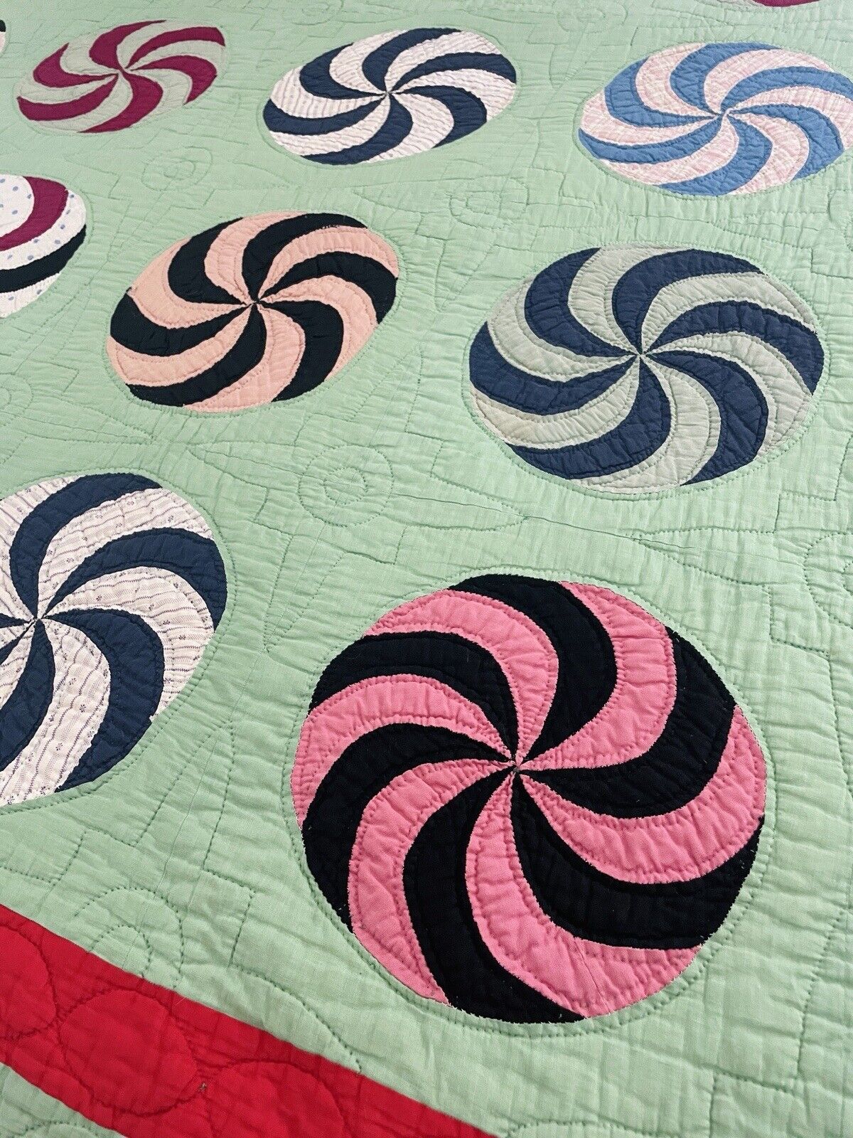 Vintage 30s 40s Christmas Peppermint Swirl Quilt Green Red Hand Stitched 71x80