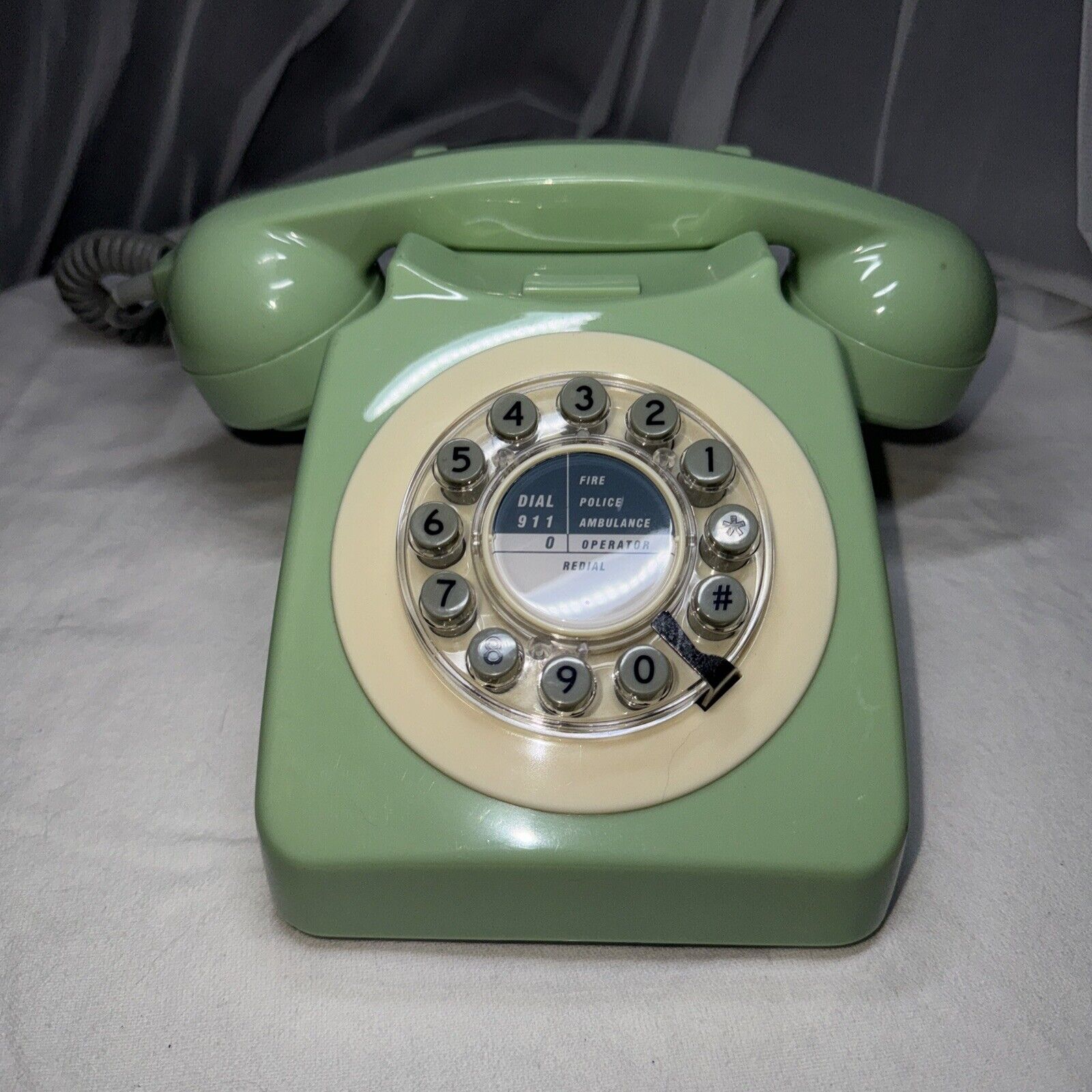 Vintage Mint Green Desk Phone Looks Like Dial/Rotary Really Push Button 746 Mode