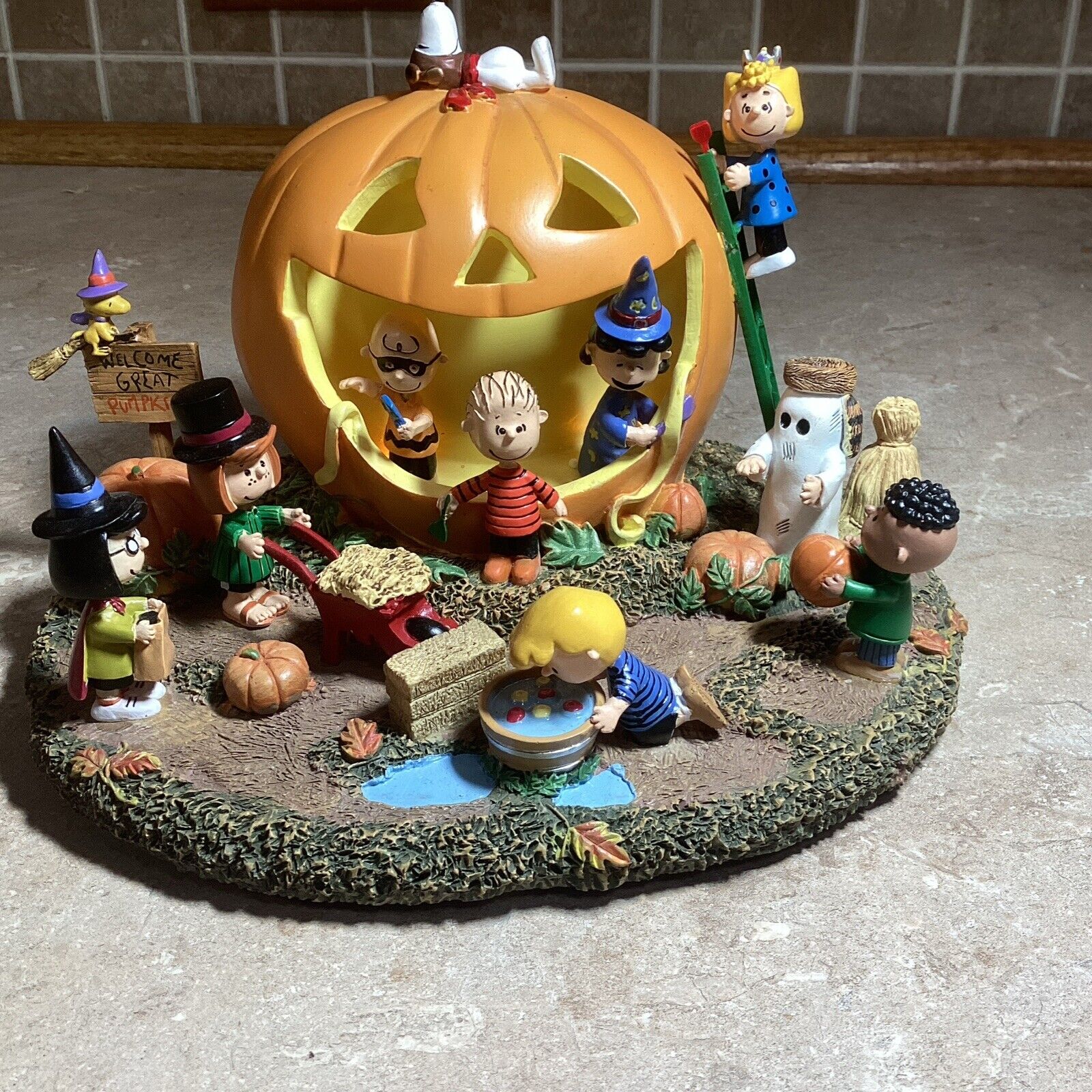 Bradford Exchange Peanuts Great Pumpkin Carving Party Halloween Lighted No Sound