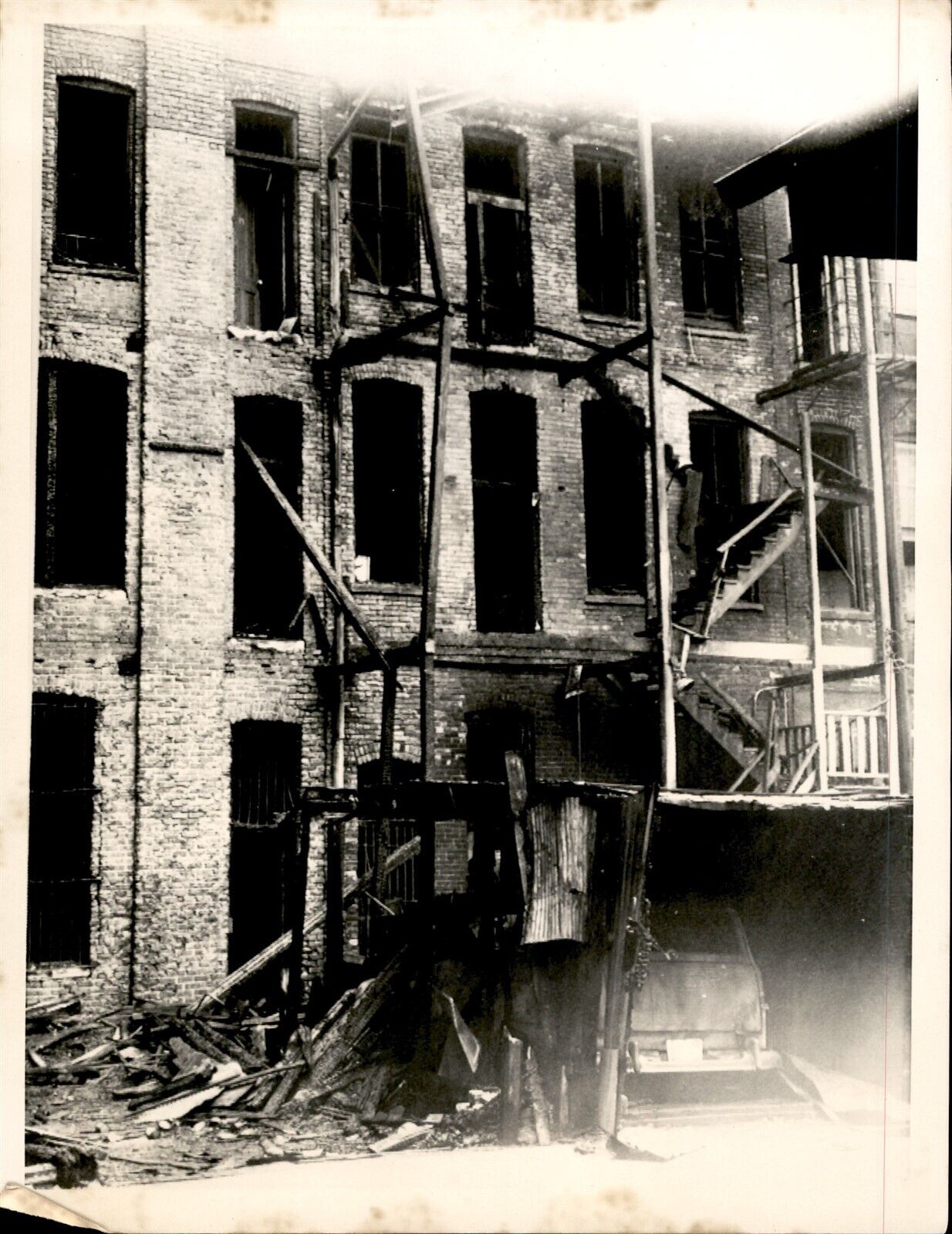 GA193 1953 Original Photo GUTTED RUINS OF SLUM BUILDING CHICAGO SKID ROW POVERTY