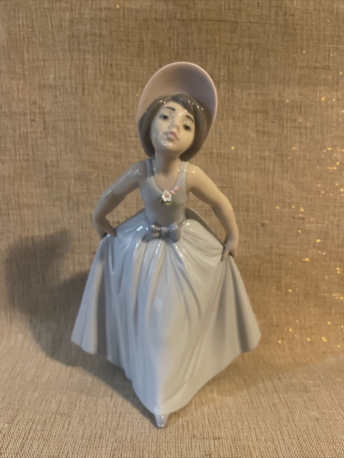 Lladro Daisy #06274 W/Box Porcelain Figurine Girl Blue dress 7.5''