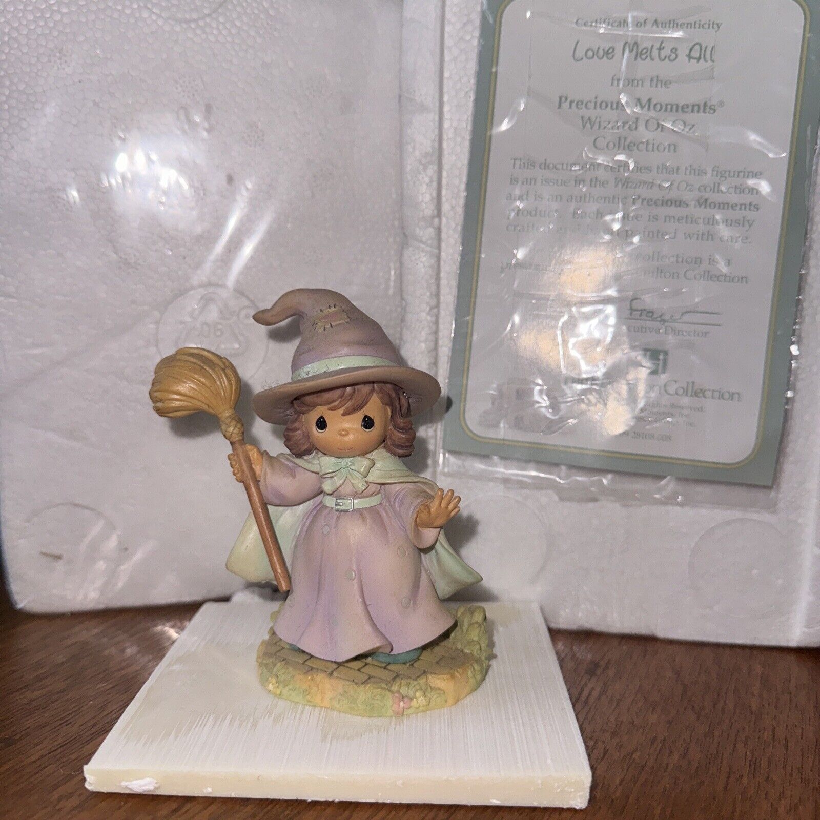 Enesco Precious Moments Wizard Of Oz Set Collectible Figure Good Witch. Shelf 01
