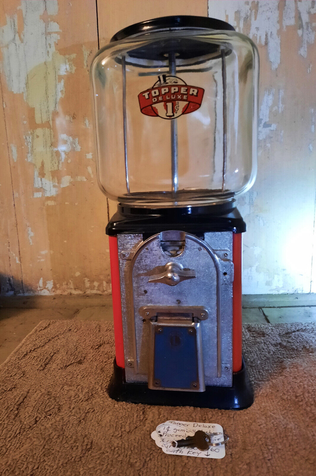 VICTOR TOPPER 1 Cent Gumball Machine With Key. Works