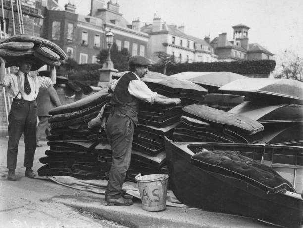 1922 Thames Boatmen Examining A Pile Of Seat Cushions Old Photo