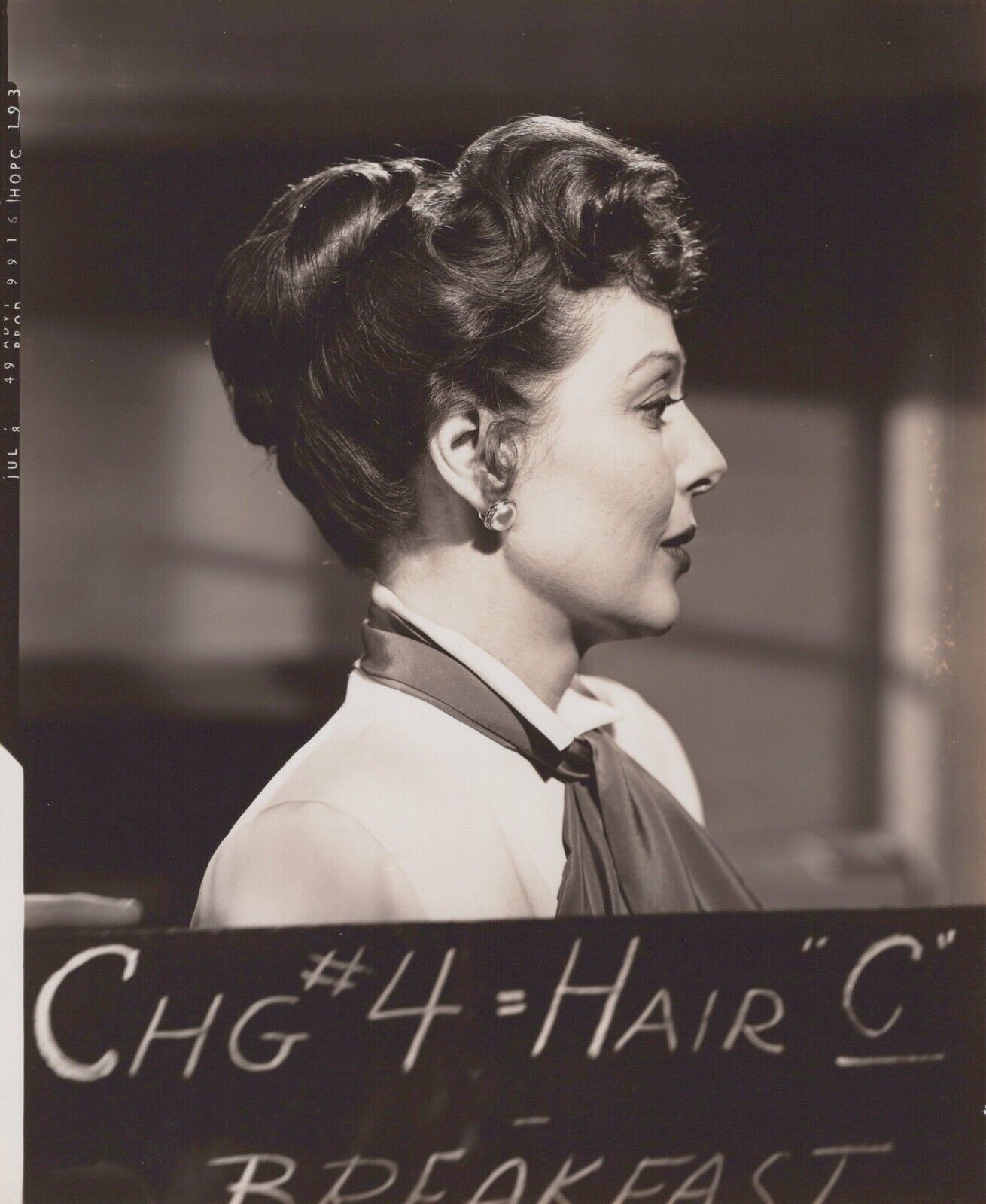 HOLLYWOOD BEAUTY LORETTA YOUNG STYLISH POSE STUNNING PORTRAIT 1950s Photo C42