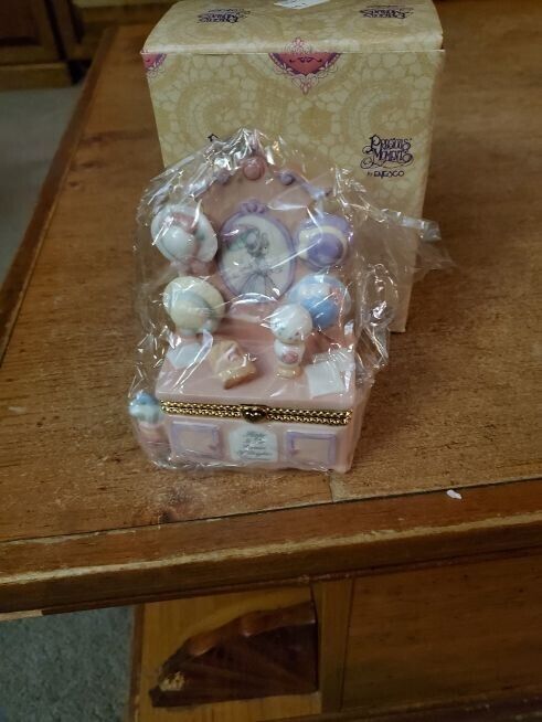 1998 Enesco Precious Moments Always Victorian Table Hinged Covered Box