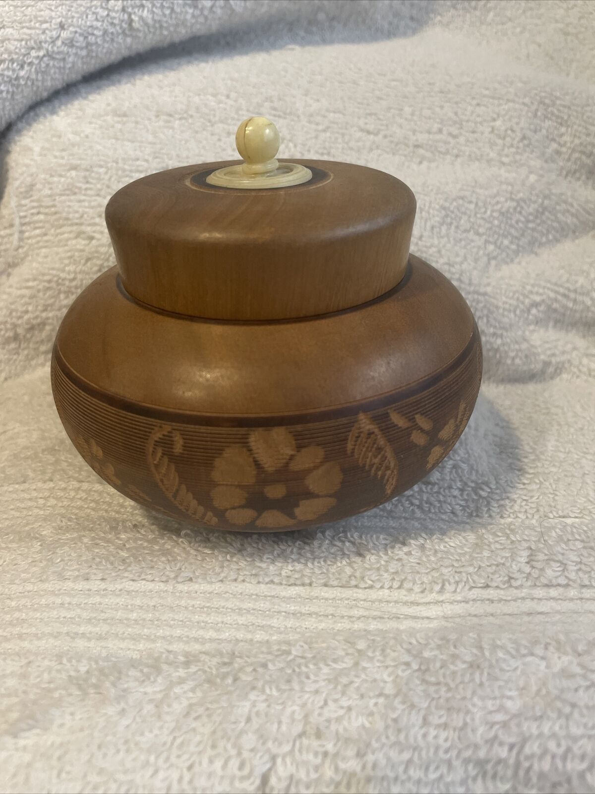 vtg wood carved box round footed floral with lid trinket
