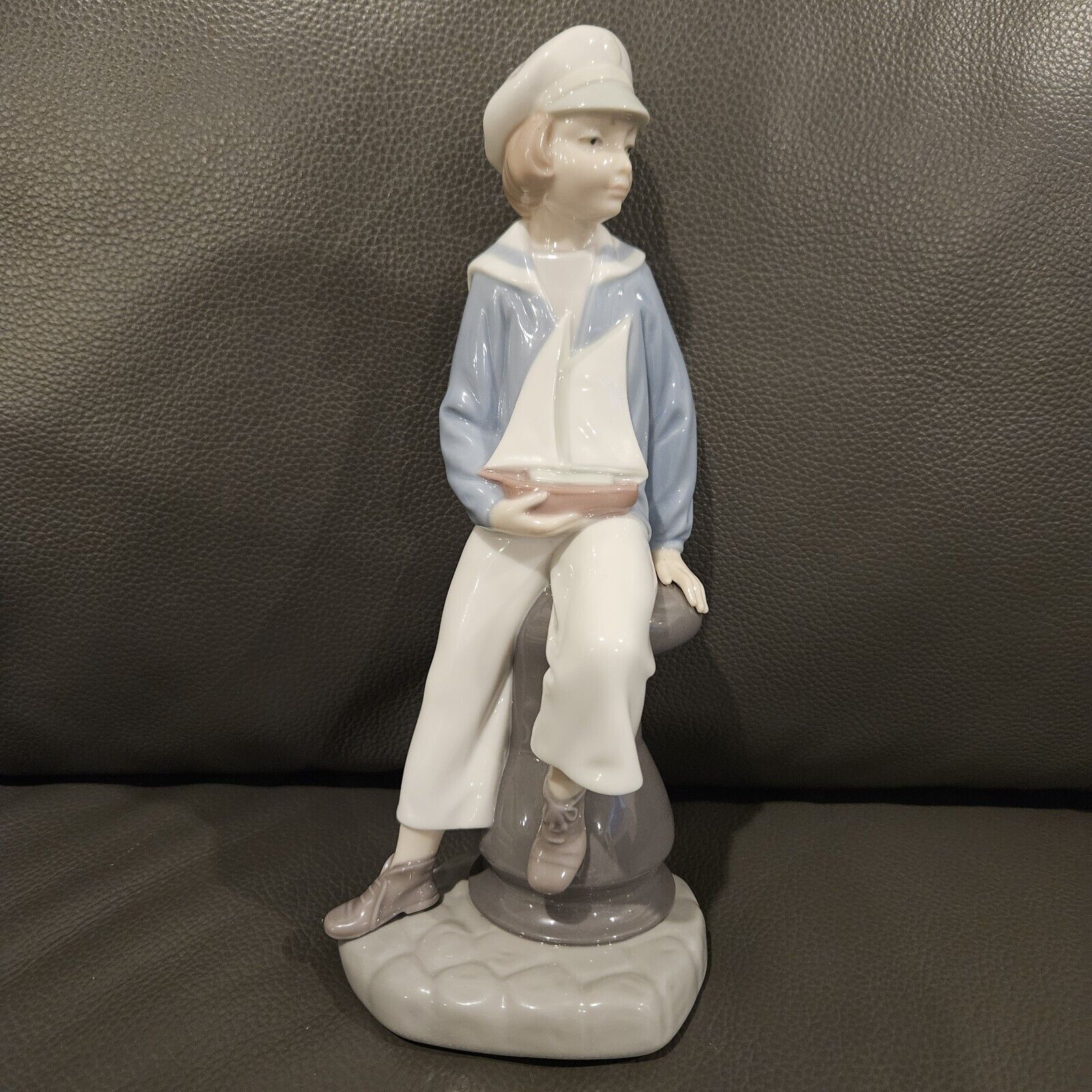 LLADRO 4810 FIGURE OF SAILOR BOY WITH YACHT