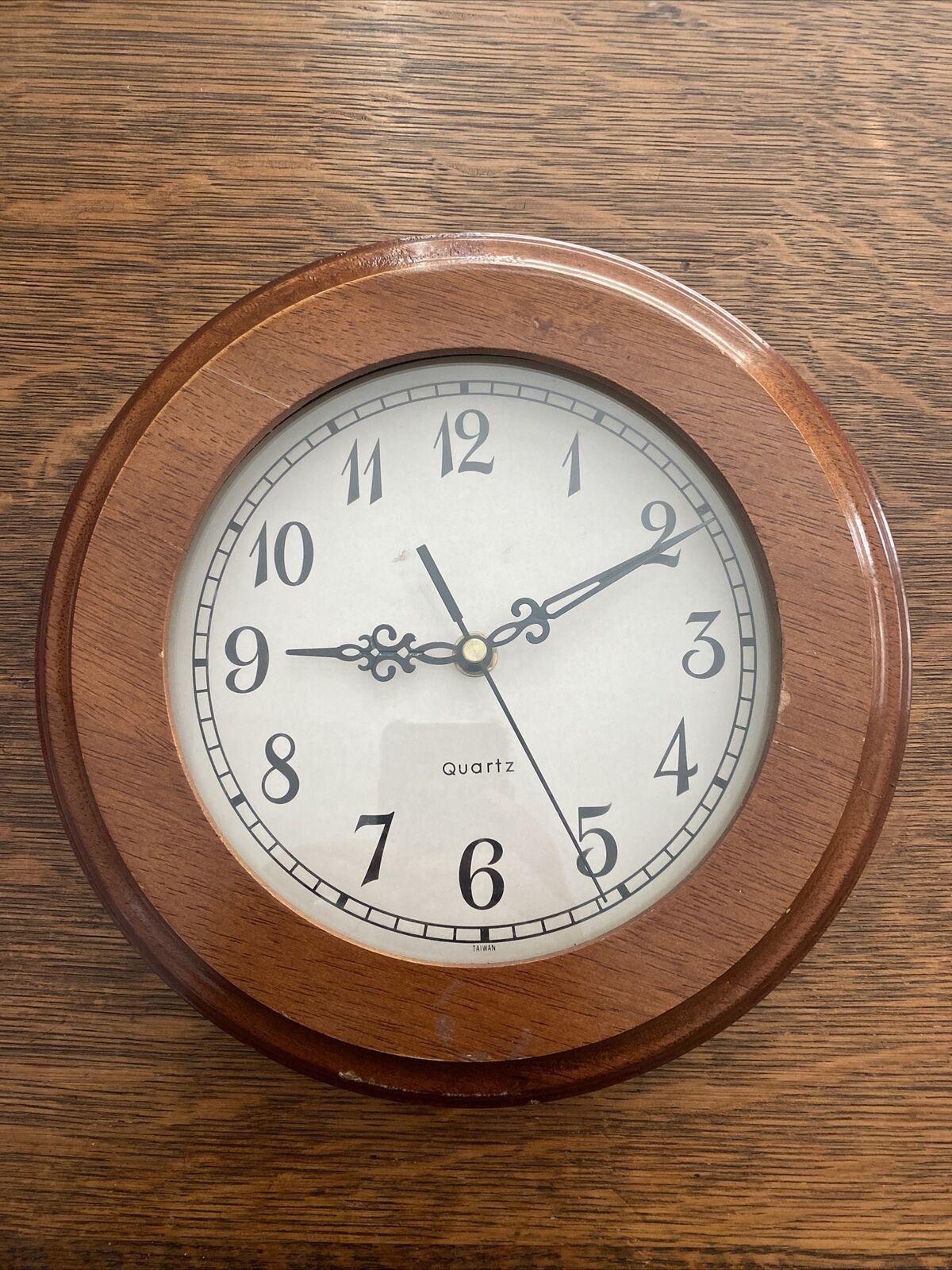 Vintage Quartz Wooden Round Clock