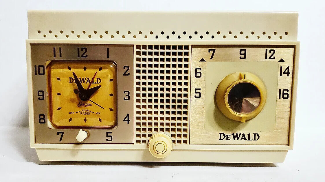 1958 Dewald L-548 AM Mid-Century Clock Tube Radio Ivory Plaskon Near Mint