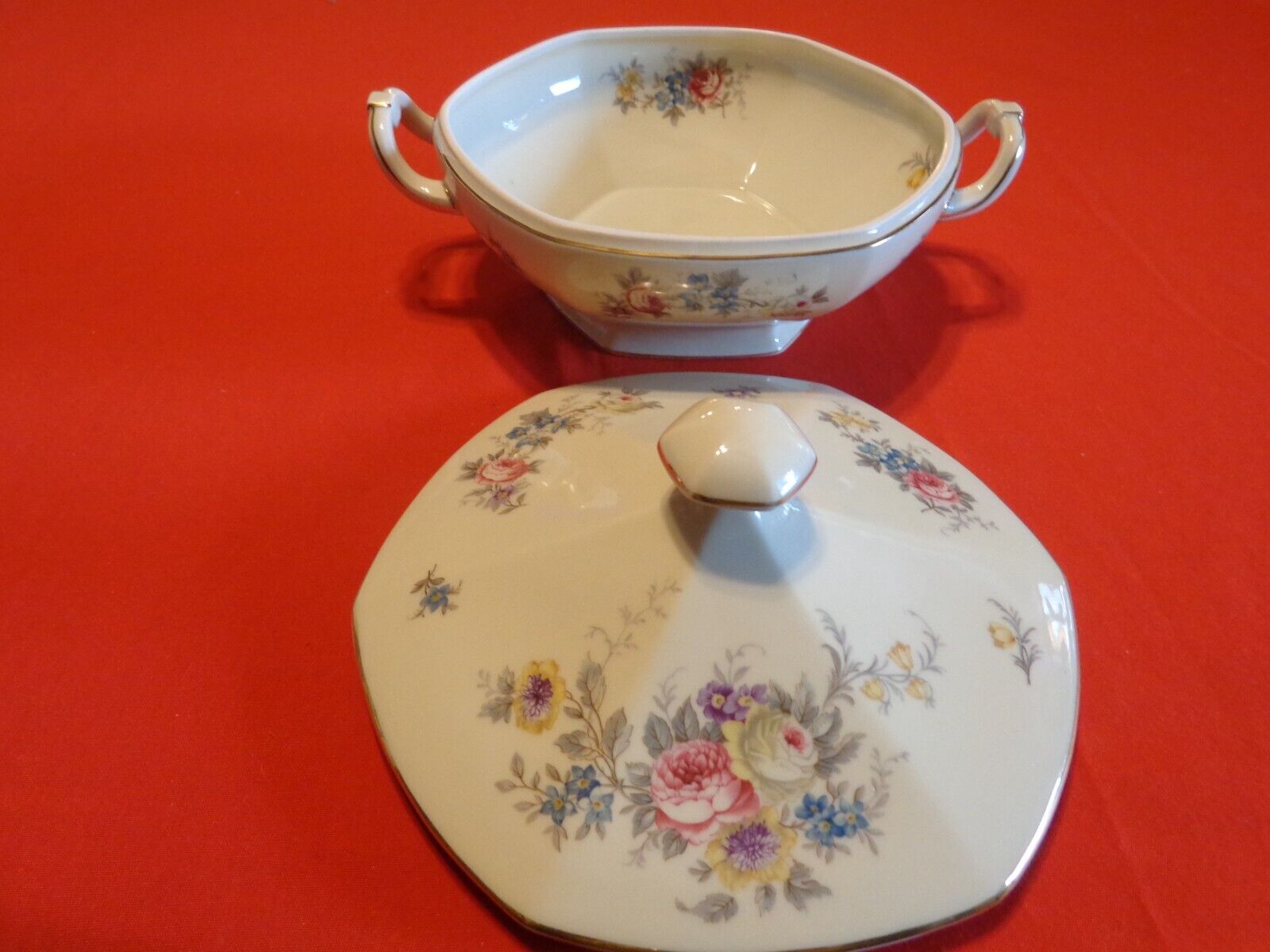 ANTIQUE 8 in  HUTSCHENREUTHER FLORAL CHINA BOWL & LID GOLD TRIM GREAT CONDITION