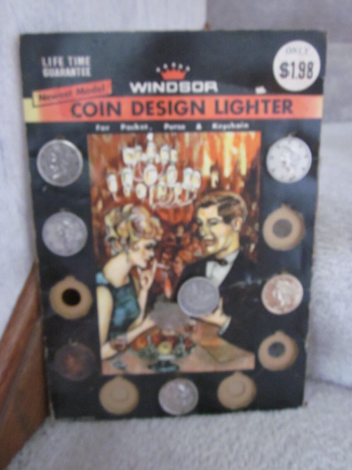 RARE 1950s/60s Windsor Coin Display Easel with original lighters