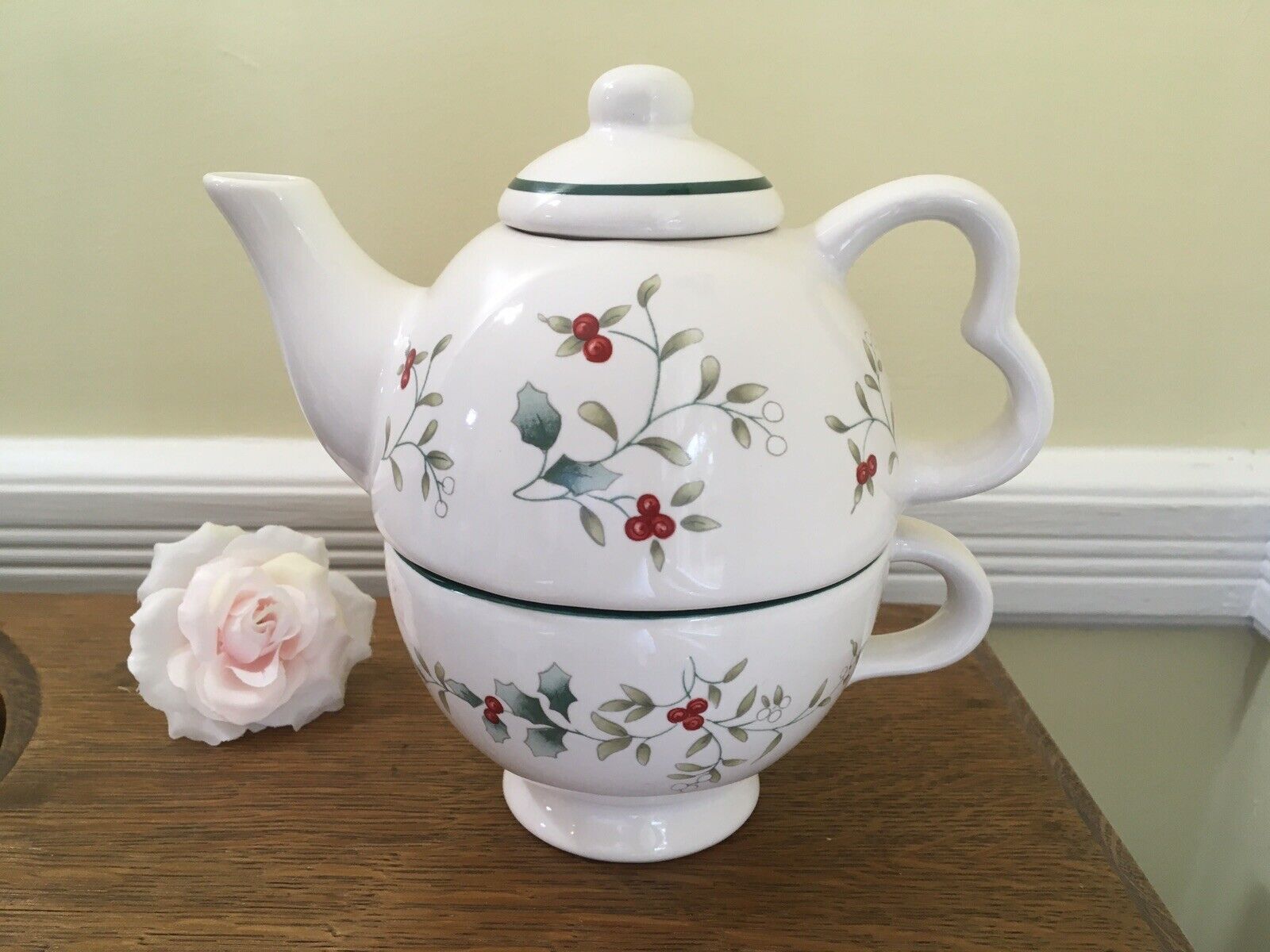 PFALTZGRAFF Red & Green Winterberry Tea for One Stackable White Teapot & Cup