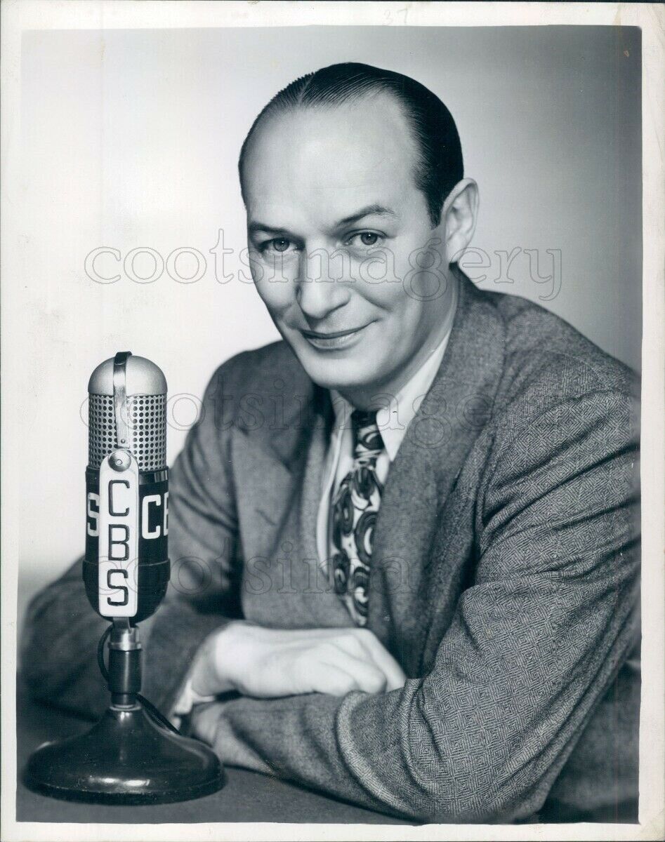 1948 Press Photo Sportscaster Ted Husing 1940s Vintage CBS Radio Microphone