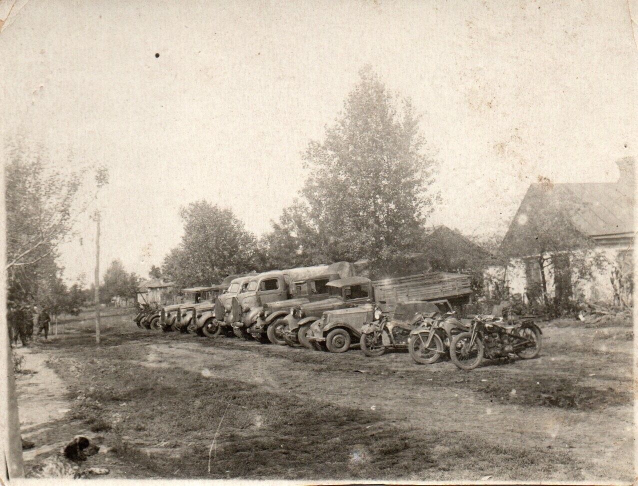 ROMANIA MILITARY PHOTO - CARS AND MOTORCYCLES OF THE ROMANIAN ARMY WWII PHOTO