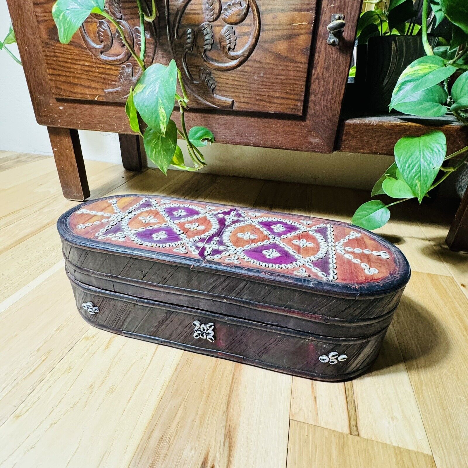 Vtg Indonesian Natural Woven 16” Oblong Palm Leaf Storage Box Cowrie Shell Inlay