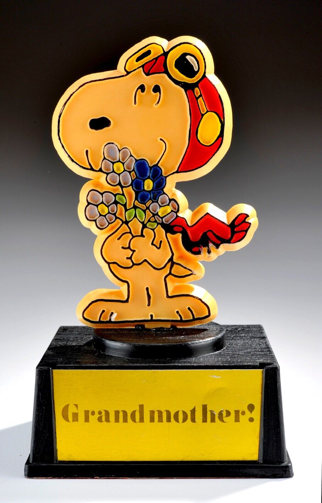 Vintage 1965 Peanuts Snoopy With Flowers Trophy \