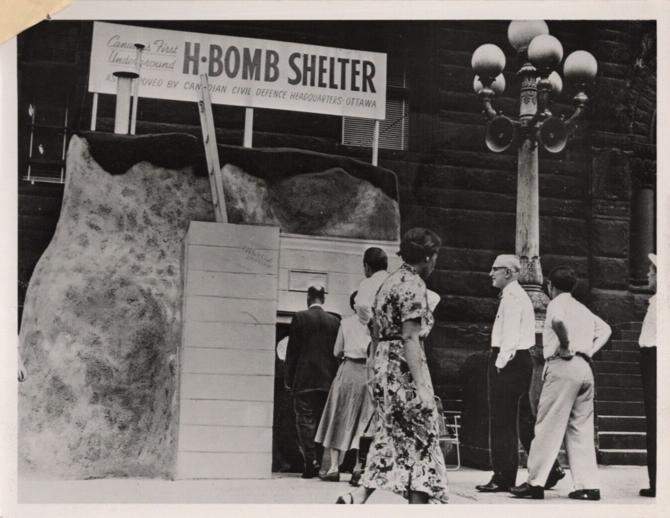 Original 1955 Press Photo of H-Bomb Shelter Premier In Toronto