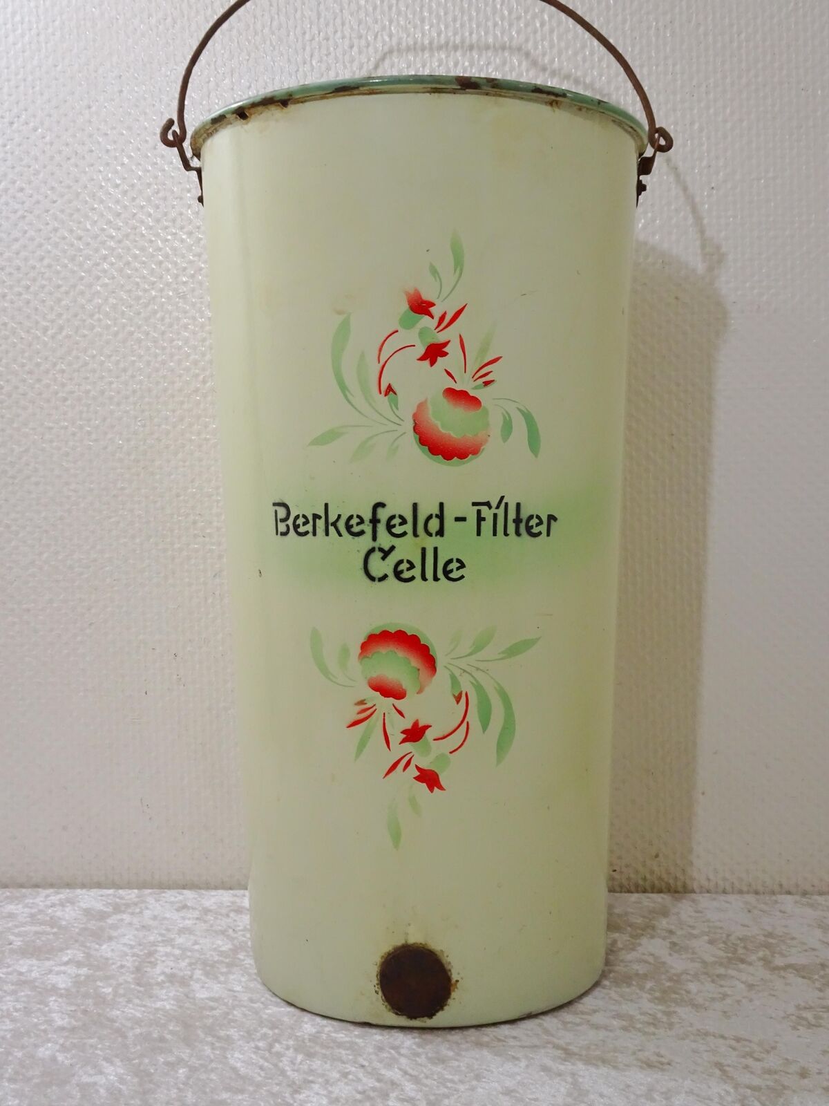 Antique Berkefeld Filter That Enamel Container Vintage to 1920 Advertising
