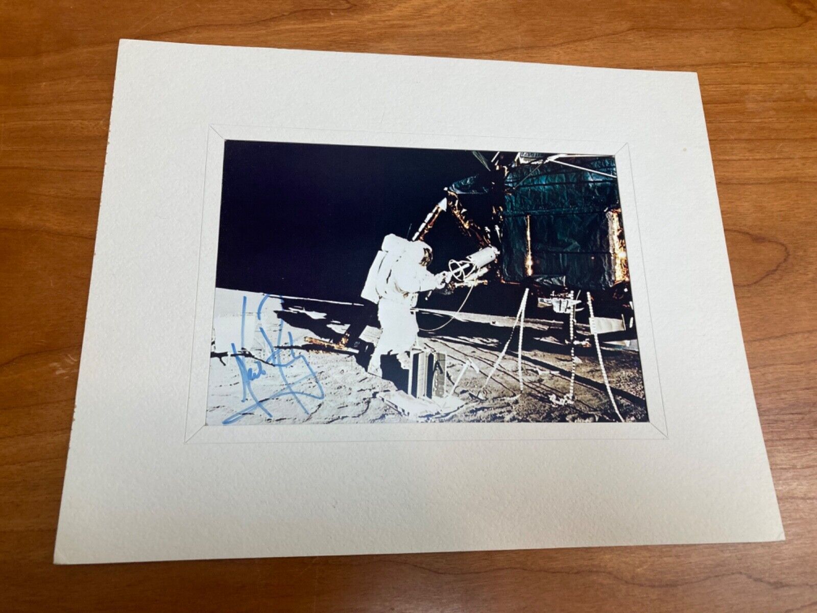 neil armstrong signed photo of a Astronaut at Quadrant II on Descent Stage ,Nice