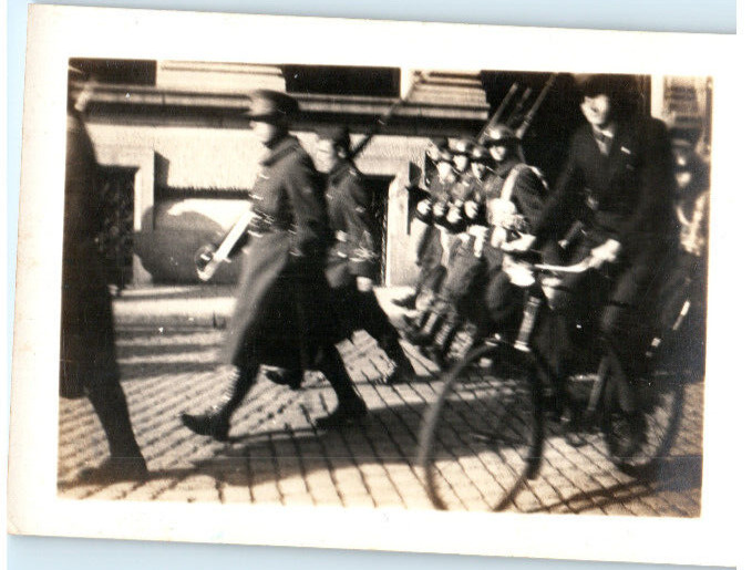 Vintage Photo 1944, US Navy WW2 Soldier pic of, Marching in Europe, 3.5 x 2.5