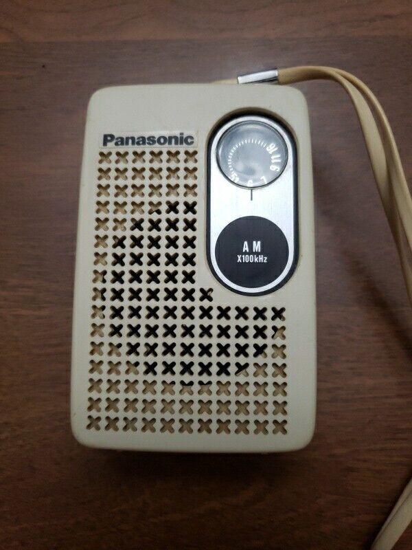 Panasonic Transistor Radio Model R-1013 Vintage 1960\'s Portable Handheld Rare