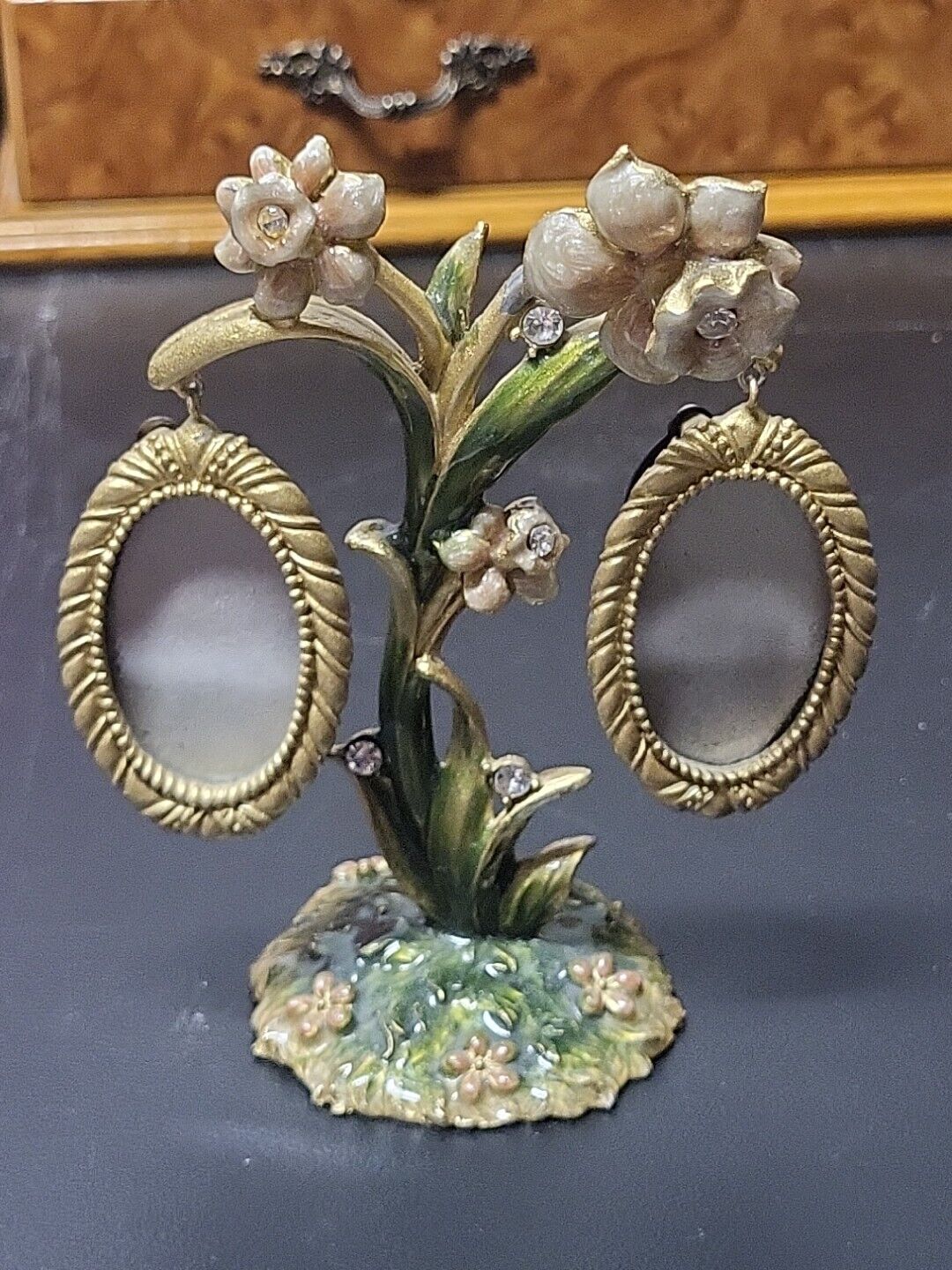 Vintage  Enamel Flower  Design  Dangel Picture Frame