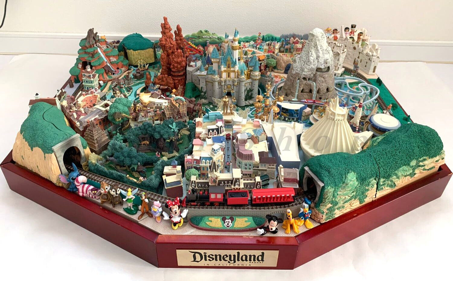 Disneyland Resort in California WESTERN RIVER RAILROAD PARTNERS Diorama Figurine