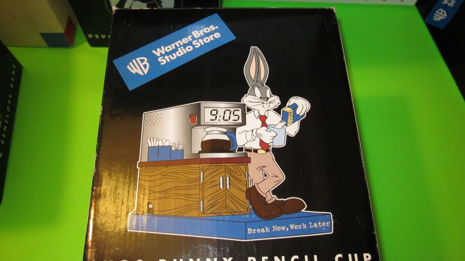 1998 Bugs Bunny Pencil Holder / Clock Desk Accessory Looney Tunes