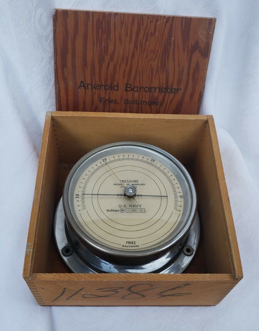 VINTAGE US NAVY WWII BAROMETER MADE BY FRIEZ BENDIX AVIATION RARE COLLECTIBE