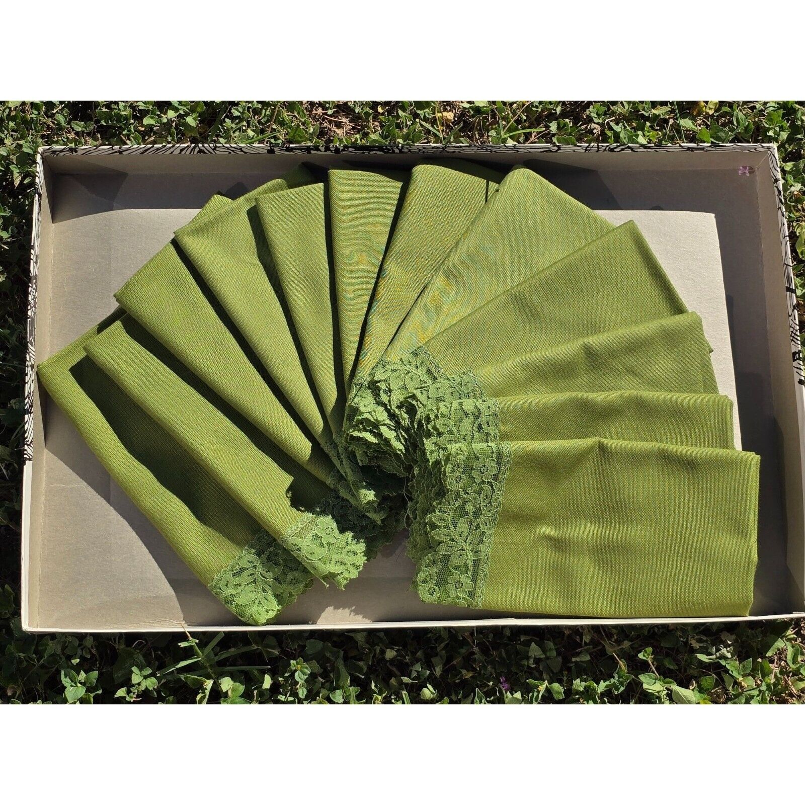 Vintage 1970s Green Linen Napkins With Lace Trimmed Edge Set Of 12