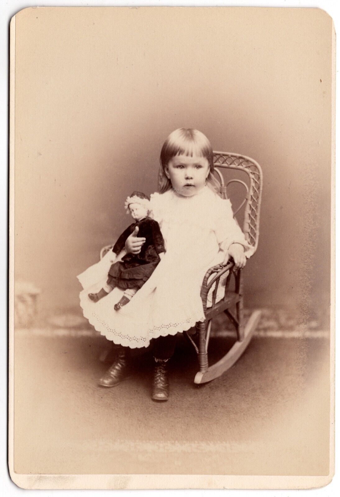 CIRCA 1890s CABINET CARD ALLEN & ROWELL CUTE YOUNG GIRL HOLDING DOLL BOSTON MA.